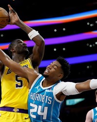 半岛体育app下载-依然是打酱油的角色！湖人还是没有给内线大将足够的支持和重视？