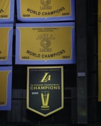 半岛体育app下载-季中锦标赛夺冠后1胜3负，湖人不想找借口只想战斗