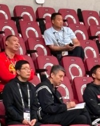 半岛体育-郭士强亲临韩关之战考察 专注记录对手战术细节