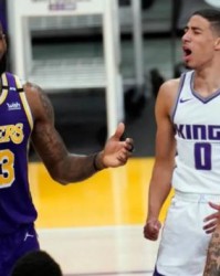 半岛体育app下载-有同款吗？哈利伯顿：曾经很喜欢詹姆斯 所以是科黑